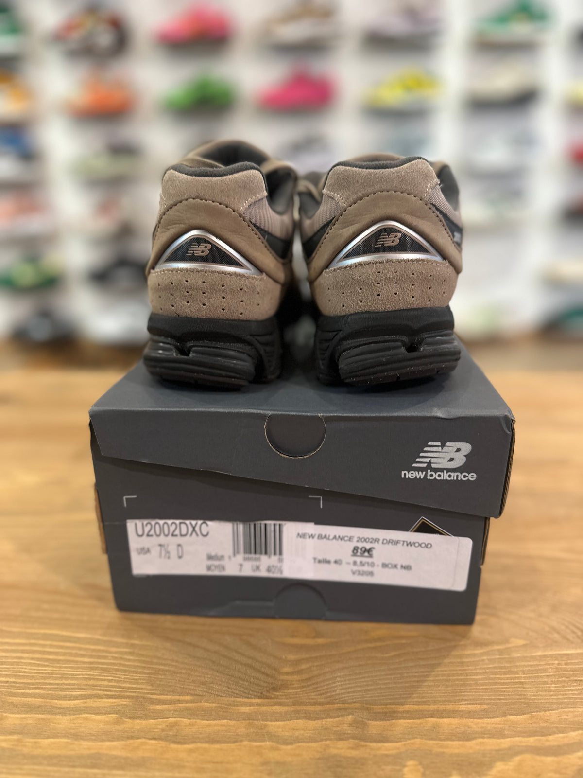 New balance 2002r driftwood ( taille 40 )