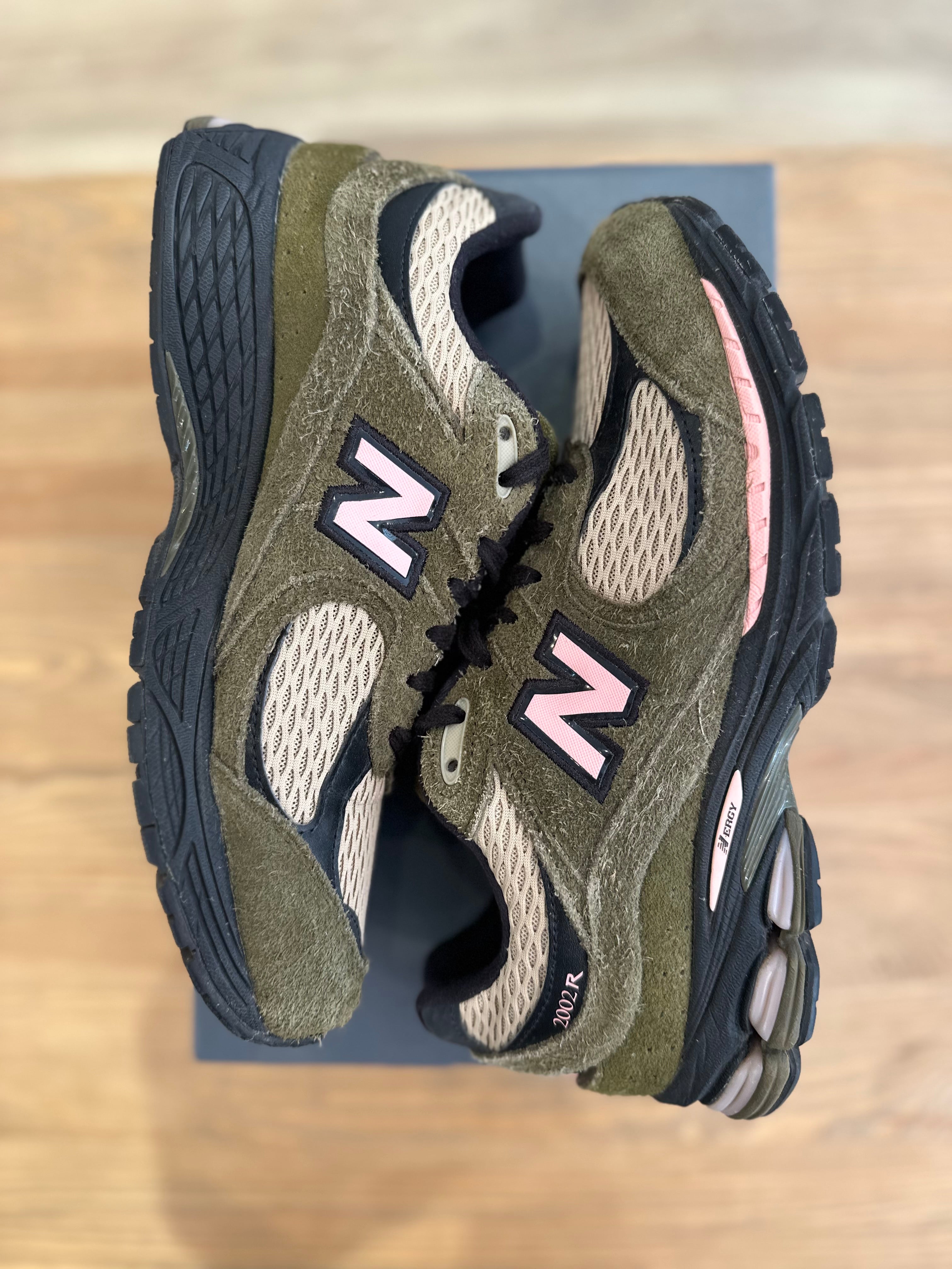 New balance 2002R kaki pink ( taille 43 )