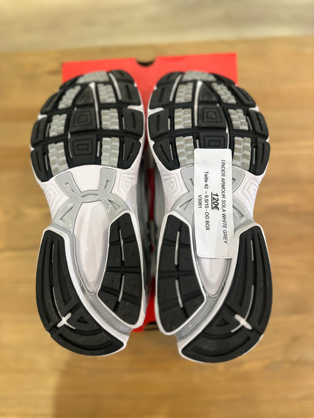 Under armour sola white grey ( taille 42 )
