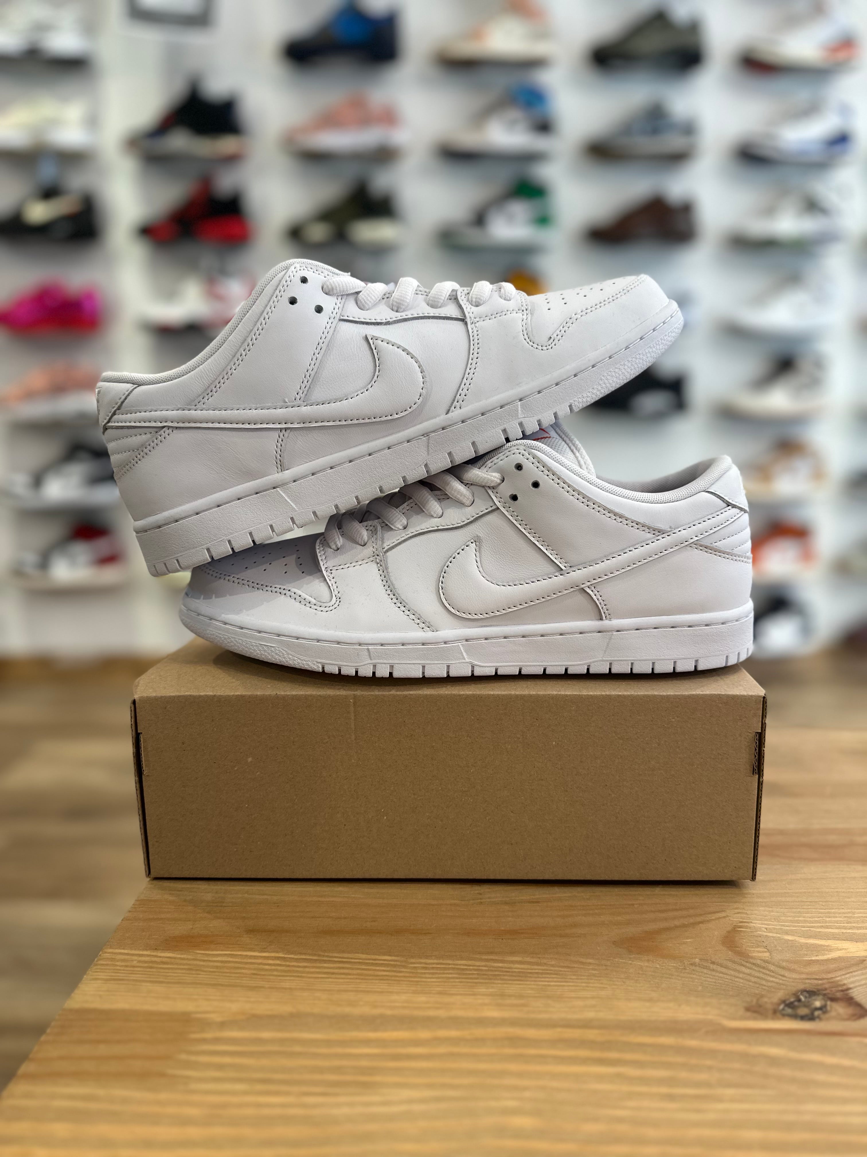 Nike sb dunk low triple White ( taille 45,5 )