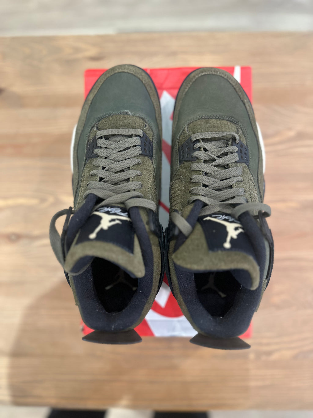 Nike Jordan 4 rétro craft olive ( taille 42,5 )
