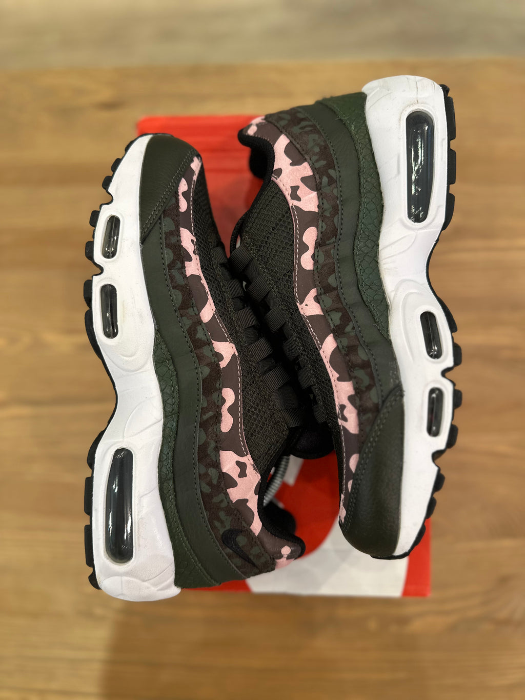 Nike air Max 95 olive pink Camo ( taille 40,5 )