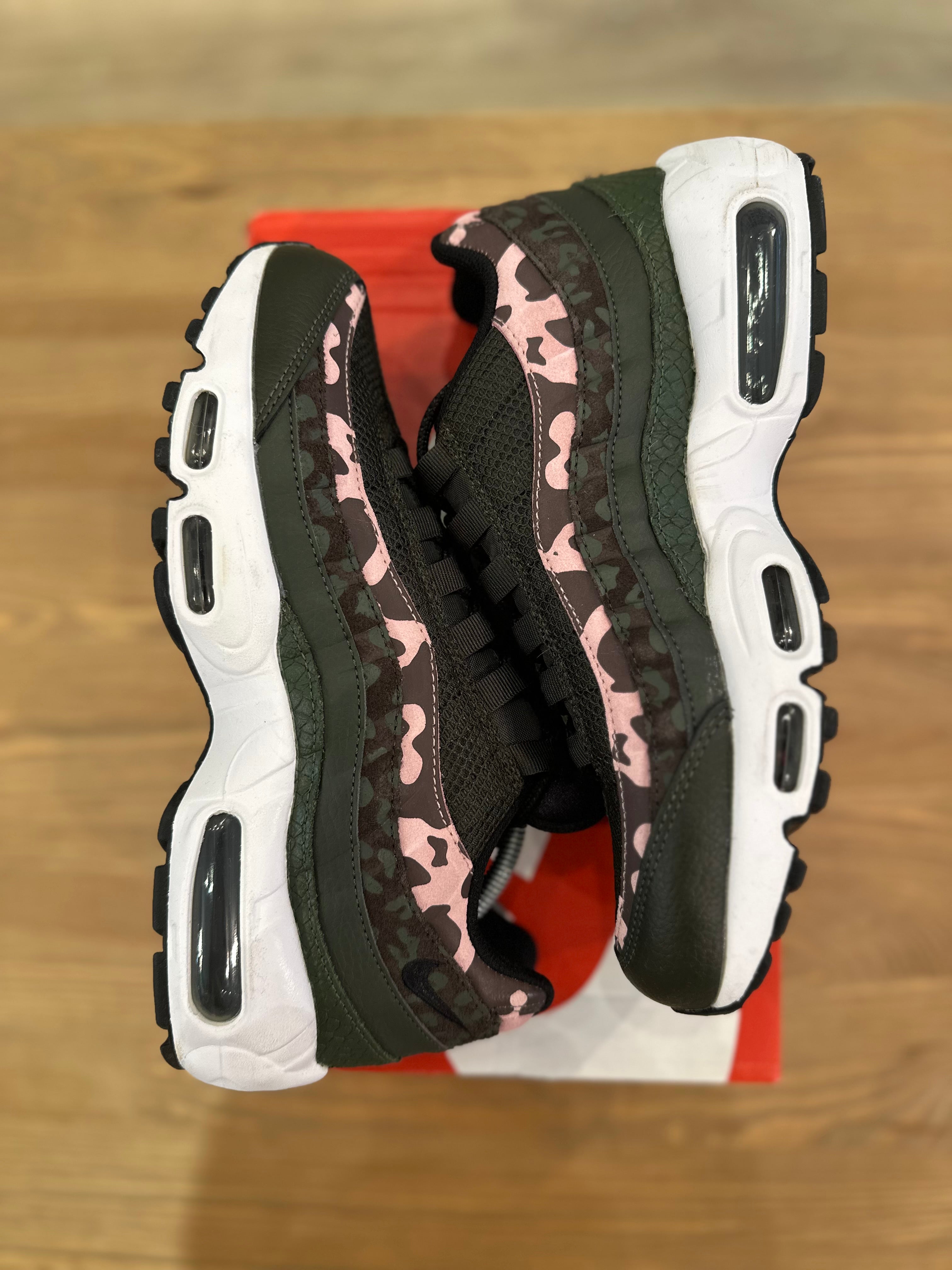 Nike air Max 95 olive pink Camo ( taille 40,5 )
